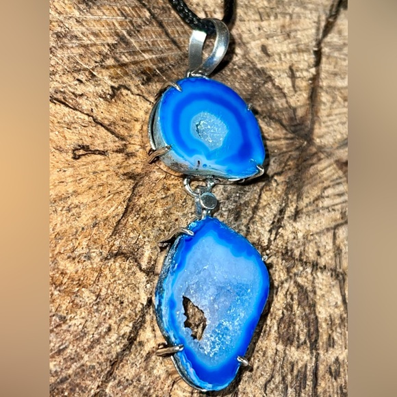 Beautiful Deep Blue Solar Quartz Pendant 2 7/8” - Picture 2 of 6